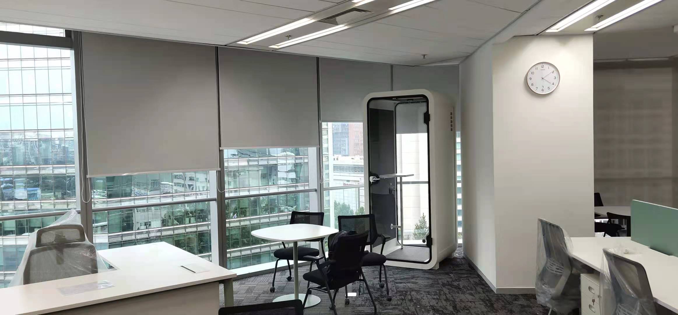 北京華貿(mào)中心全遮光簾定制安裝