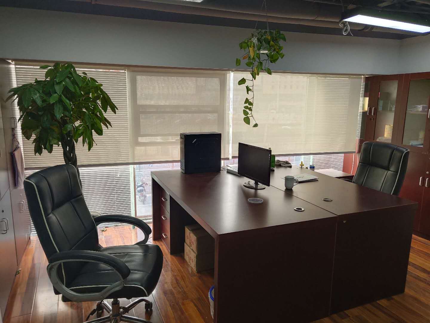 北京國投大廈辦公遮陽卷簾百葉窗安裝